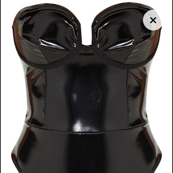 Pretty Little Thing PLT, Black Vinyl Cup Detail Bodysuit - Picture 5 of 7